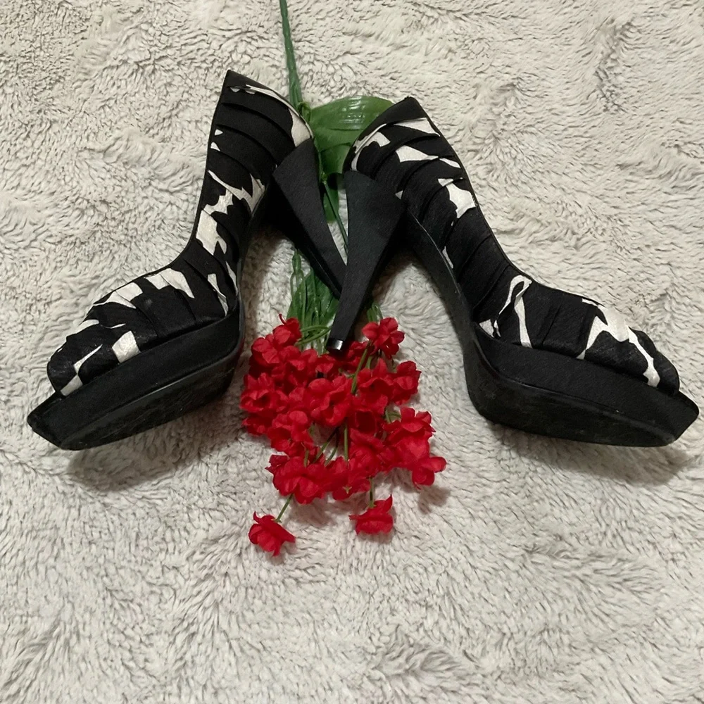 Michaelangelo Black and White Peep Toe Heels